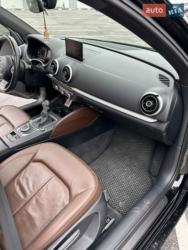 Седан Audi A3 2015 в Ивано-Франковске