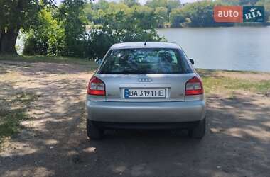 Хетчбек Audi A3 2001 в 