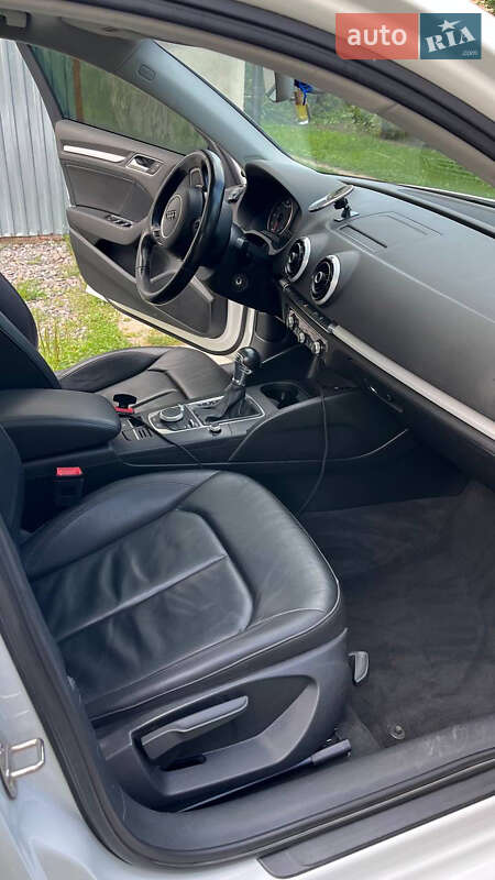 Седан Audi A3 2015 в Золочеве