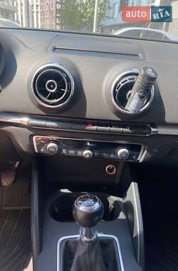 Хэтчбек Audi A3 2013 в 
