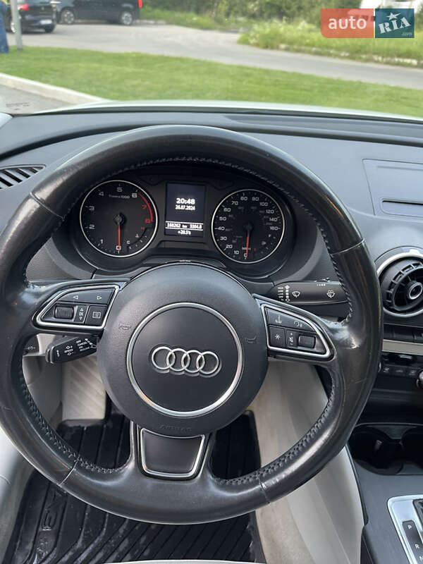 Седан Audi A3 2015 в Львові