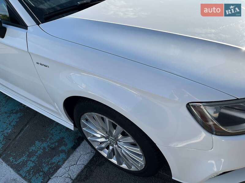 Хэтчбек Audi A3 2016 в Харькове