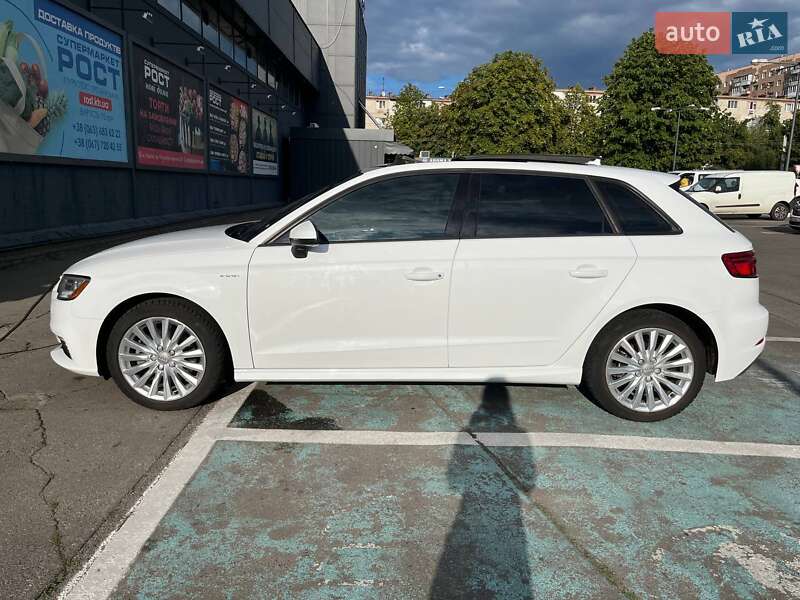Хэтчбек Audi A3 2016 в Харькове