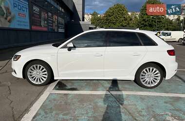 Хэтчбек Audi A3 2016 в 