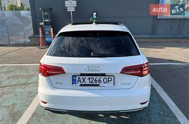 Хэтчбек Audi A3 2016 в 