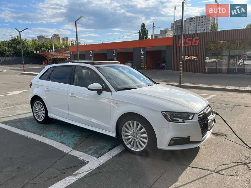 Хэтчбек Audi A3 2016 в Харькове