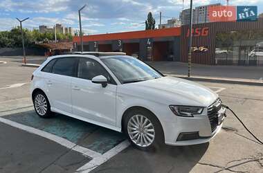 Хэтчбек Audi A3 2016 в 