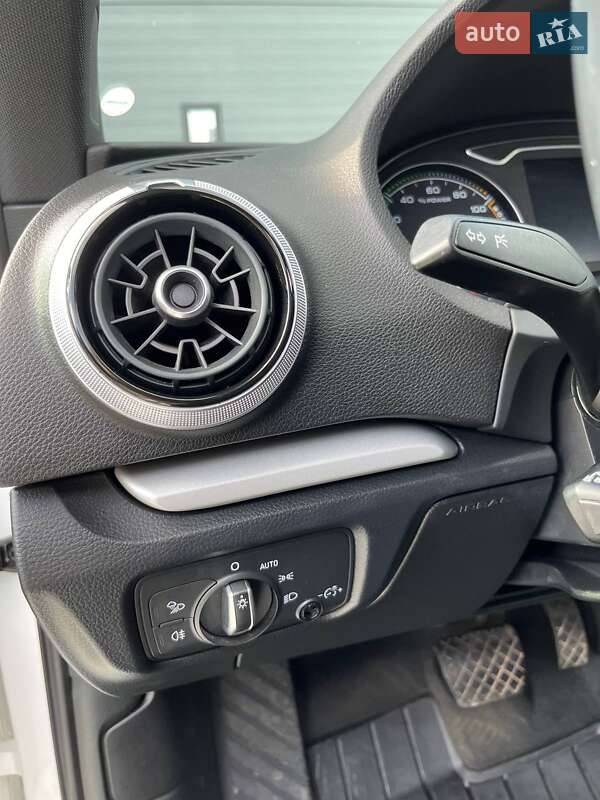 Хэтчбек Audi A3 2016 в Харькове