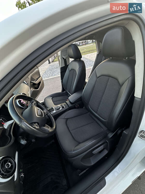 Седан Audi A3 2016 в Ужгороде