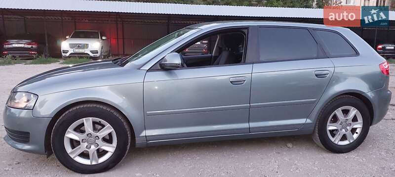 Хэтчбек Audi A3 2010 в Синельниково