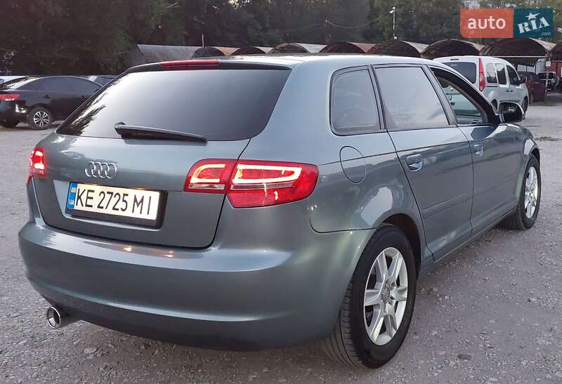 Хэтчбек Audi A3 2010 в Синельниково