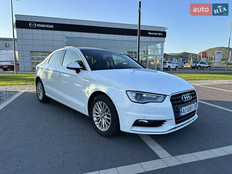 Седан Audi A3 2016 в Ужгороде