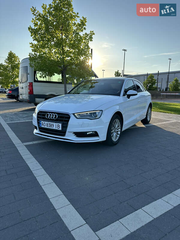 Седан Audi A3 2016 в Ужгороде
