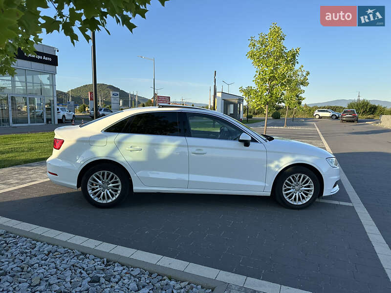 Седан Audi A3 2016 в Ужгороде