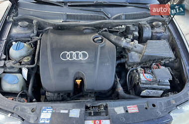 Хэтчбек Audi A3 2000 в 