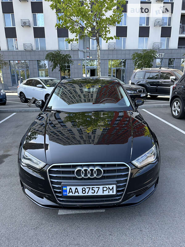 Седан Audi A3 2015 в Киеве