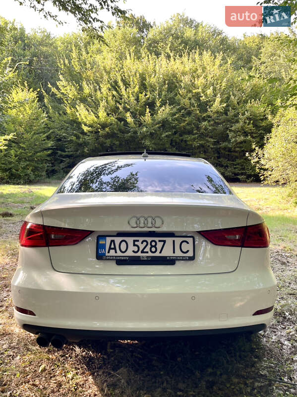 Седан Audi A3 2016 в Виноградове