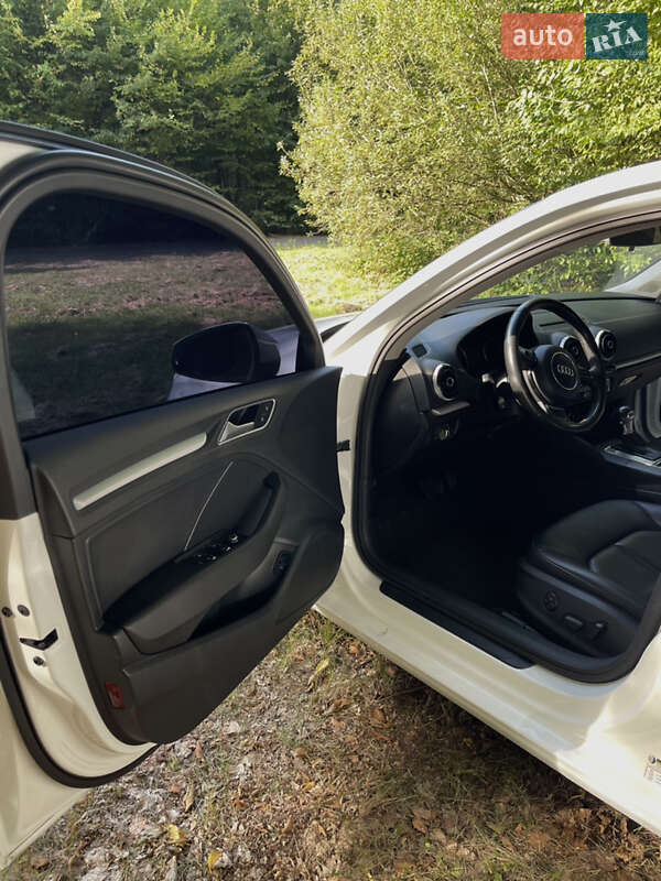 Седан Audi A3 2016 в Виноградове