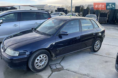 Хэтчбек Audi A3 2000 в 