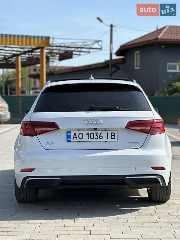 Хэтчбек Audi A3 2016 в Киеве