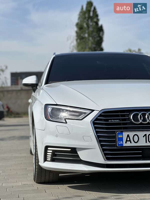 Хэтчбек Audi A3 2016 в Киеве