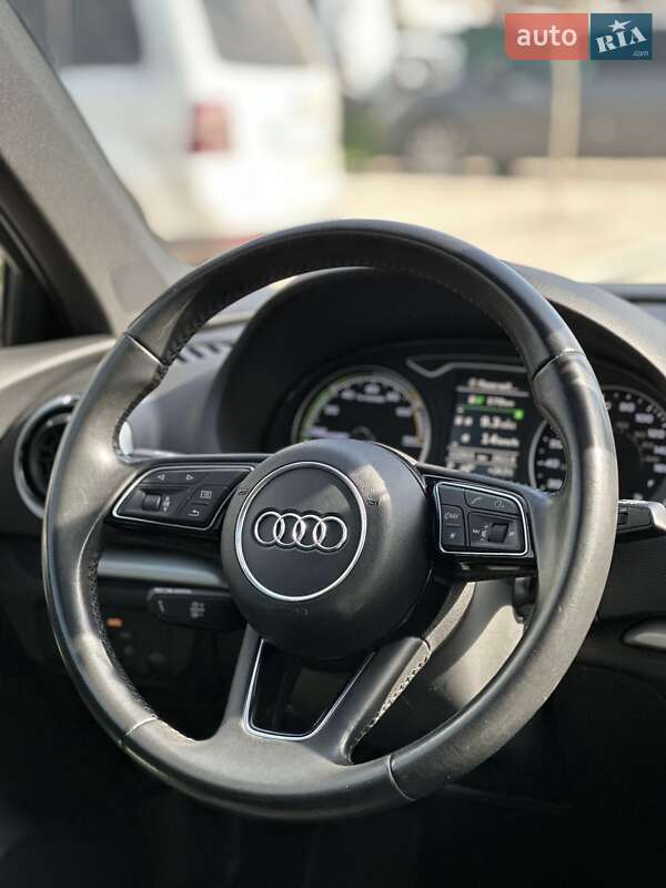 Хэтчбек Audi A3 2016 в Киеве