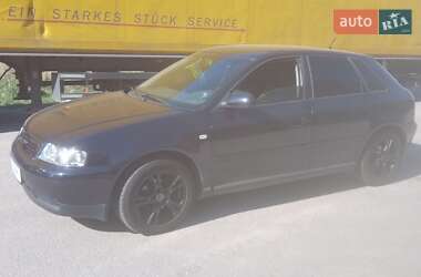 Хэтчбек Audi A3 2002 в 