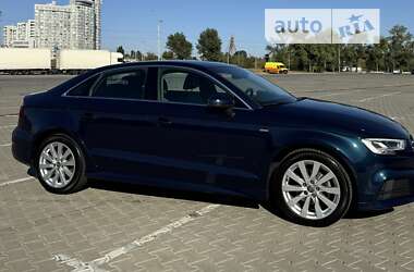 Седан Audi A3 2016 в Киеве