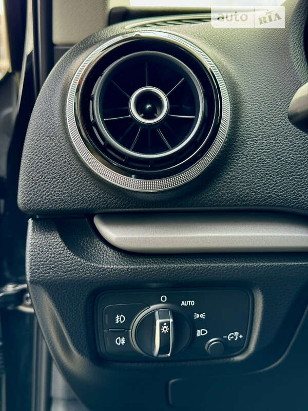 Хэтчбек Audi A3 2016 в Киеве