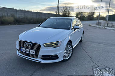 Хэтчбек Audi A3 2016 в Киеве