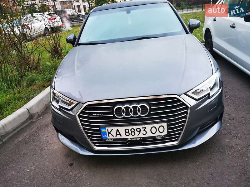 Хэтчбек Audi A3 2017 в Киеве