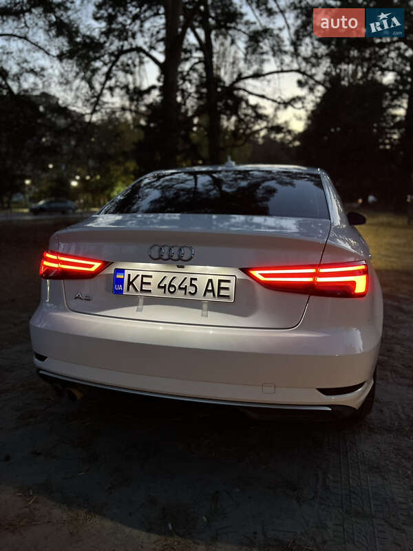 Седан Audi A3 2017 в Днепре