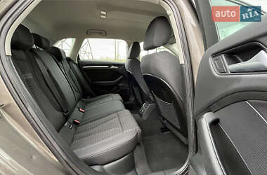 Хэтчбек Audi A3 2013 в 