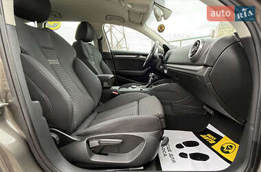 Хэтчбек Audi A3 2013 в 