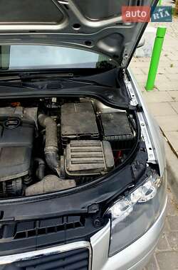 Хэтчбек Audi A3 2003 в 