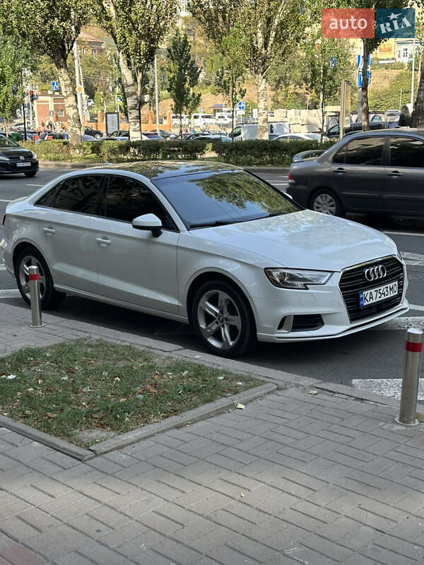 Седан Audi A3 2017 в Киеве