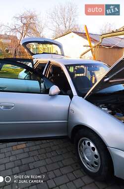 Хэтчбек Audi A3 2002 в 