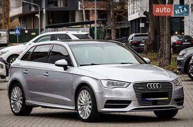 Хэтчбек Audi A3 2015 в 