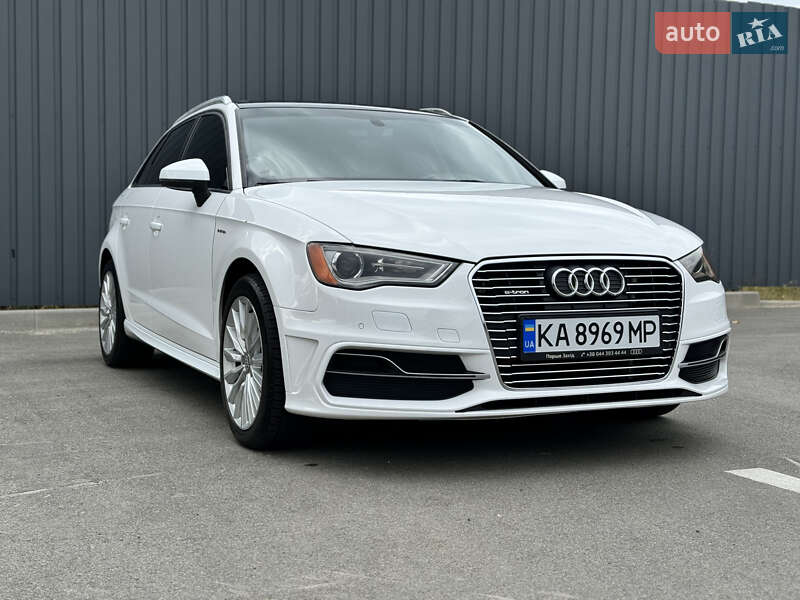 Хэтчбек Audi A3 2015 в 