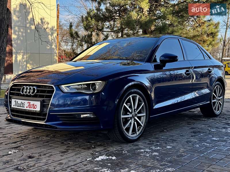 Седан Audi A3 2015 в Дніпрі