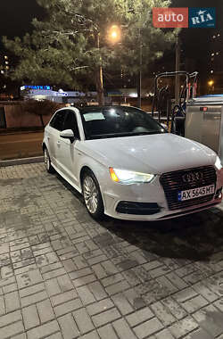 Хэтчбек Audi A3 2015 в 