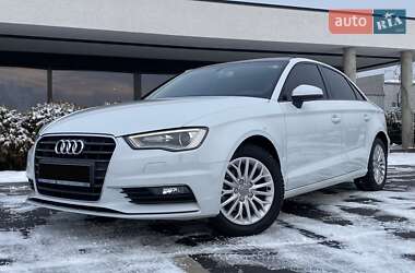 Седан Audi A3 2016 в Мукачевому