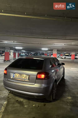 Хэтчбек Audi A3 2003 в 