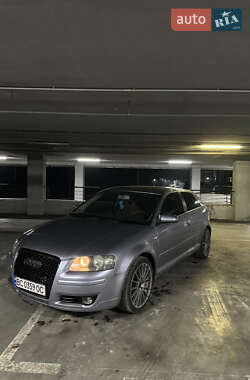 Хэтчбек Audi A3 2003 в 