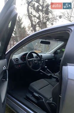Хэтчбек Audi A3 2003 в 