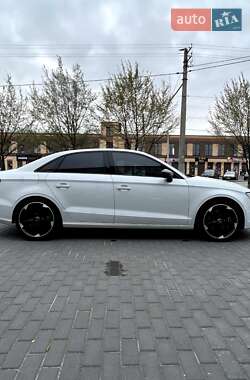 Седан Audi A3 2015 в 