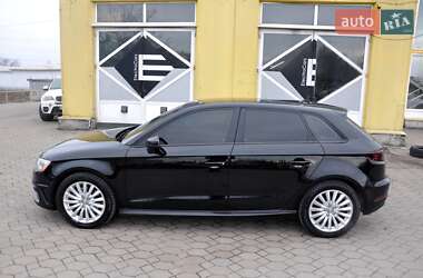Хэтчбек Audi A3 2016 в 