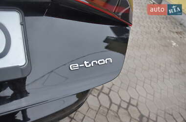 Хэтчбек Audi A3 2016 в 