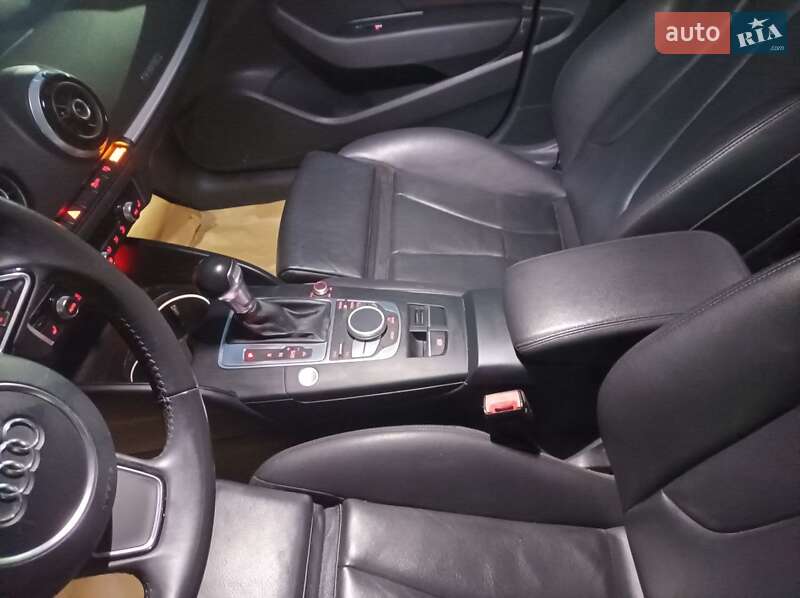 Хэтчбек Audi A3 2016 в Киеве