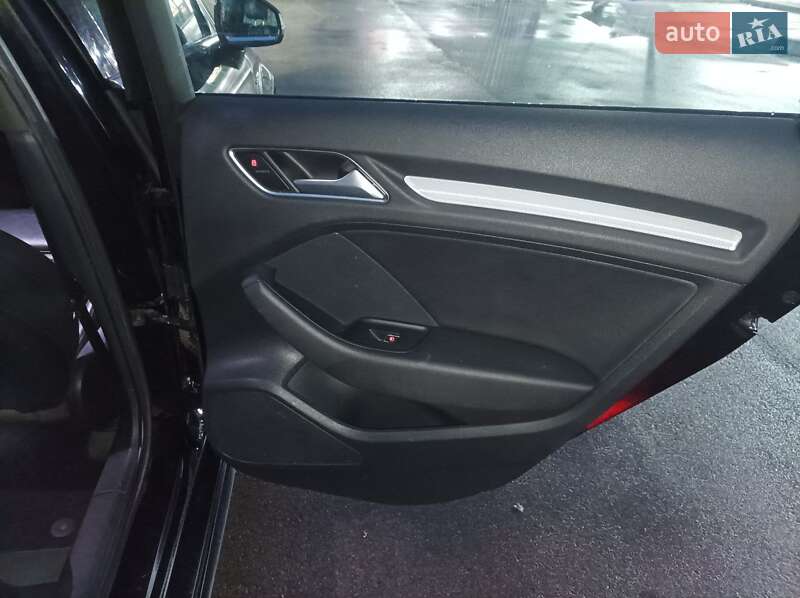 Хэтчбек Audi A3 2016 в Киеве
